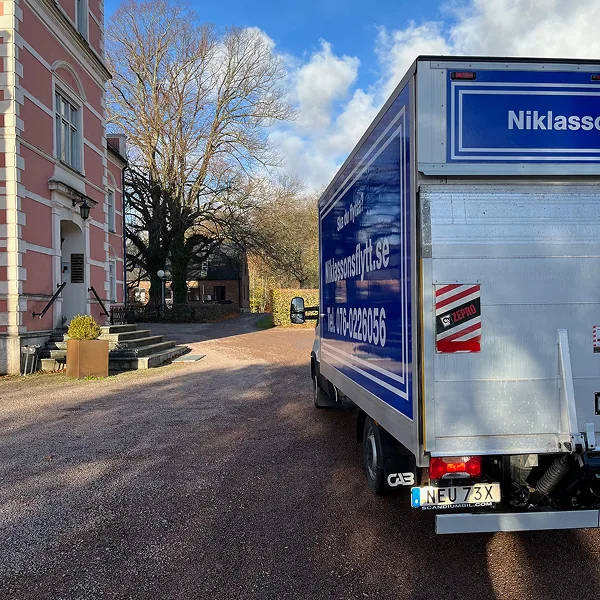Niklassons Flytt ute på uppdrag